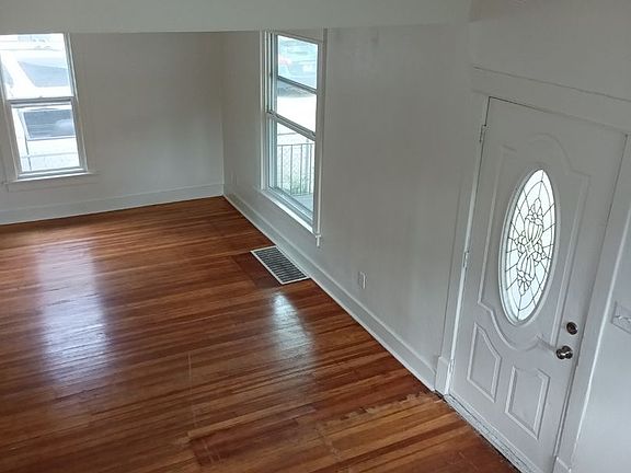 2nd image of 832 17th St