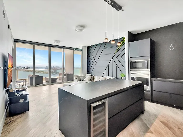2020 N Bayshore Dr #3408 — Photo 7