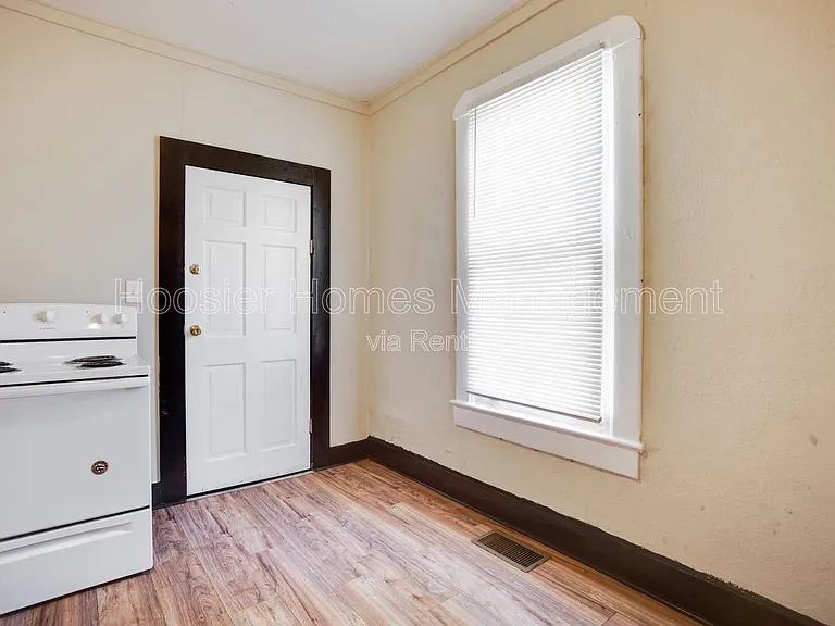 2511 Turner Ave — Photo 9