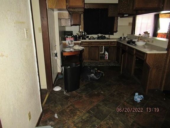 3rd image of 813 Temple Cir