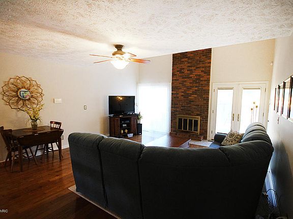 5th image of 2508 Dover Ln