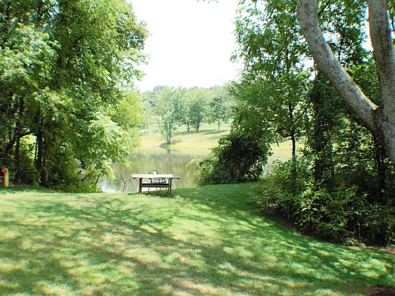 108 Valley View Rd — Photo 8