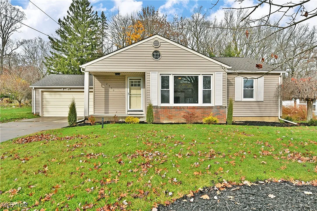 2750 Dogwood Dr photo 1