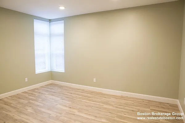 10 Roxbury St #8 — Photo 1