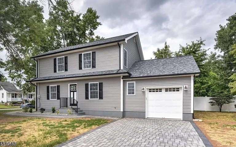 800 Drake Ave — Photo 1