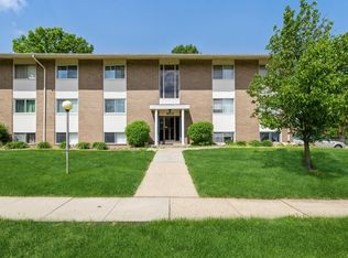 4212 62nd St APT 2, Urbandale, IA 50322