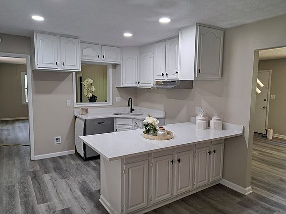 4th image of 3125 Clearview Dr