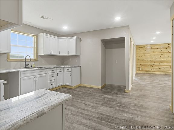 4th image of 271 E 2nd St
