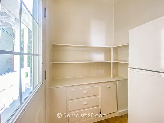 5th image of 2981 Sacramento St APT 2
