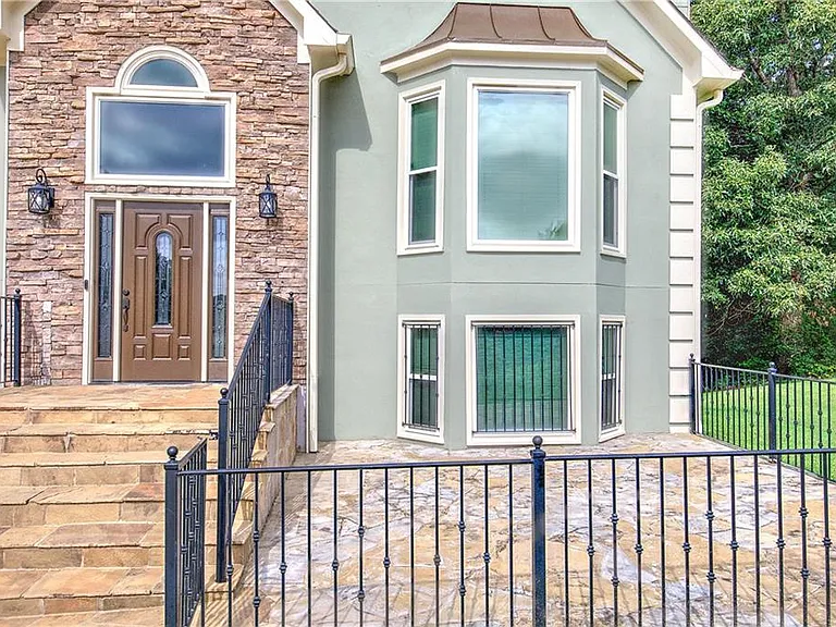 23 Vintage Ct SW — Photo 2