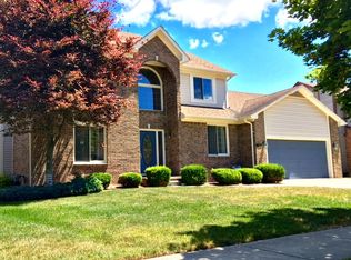 7572 Maple Dr, Westland, MI 48185