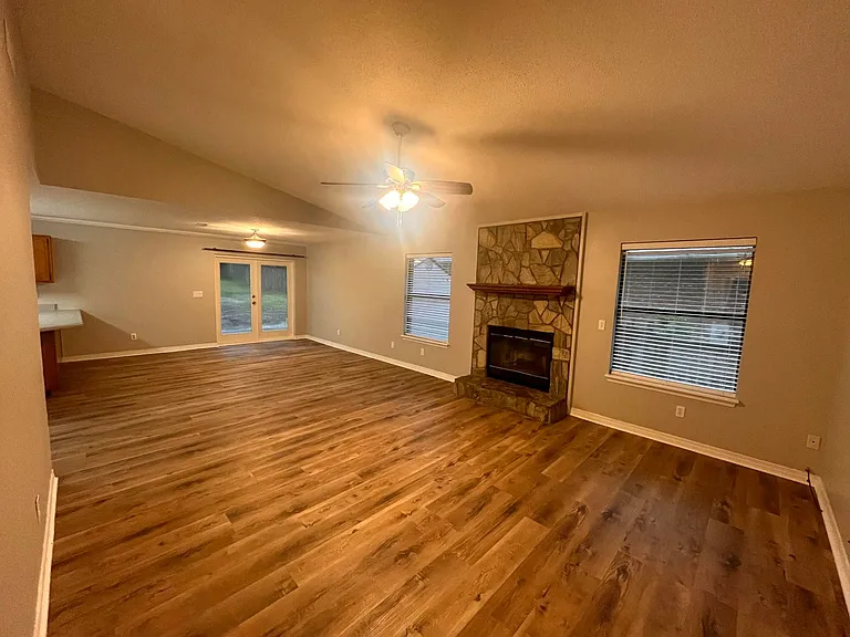 310 Fairwood Dr — Photo 2