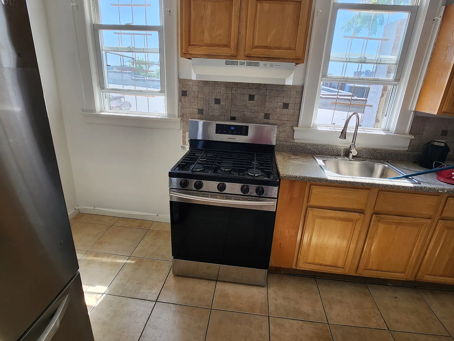 3 bed, 1300 sqft, $2,200 — Photo 4