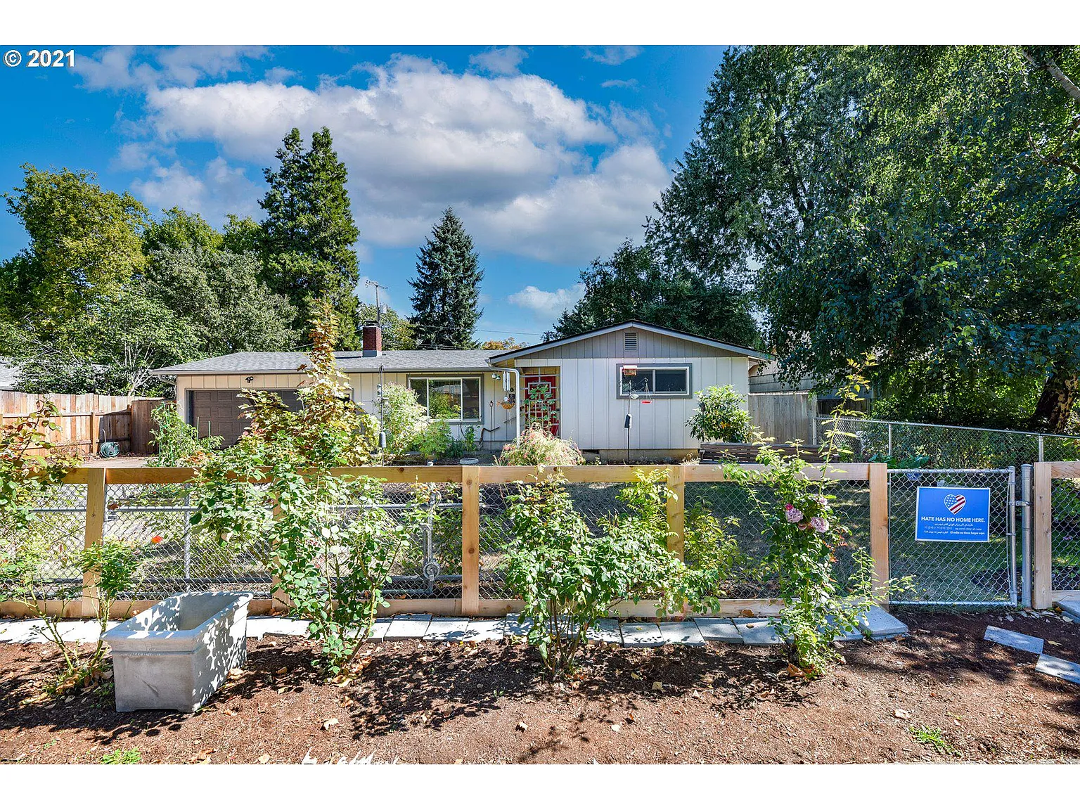 1867 N Park Ave photo 1