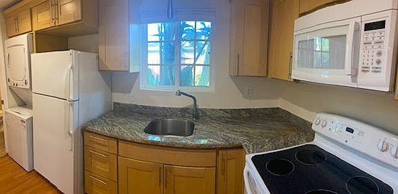2nd image of 367 S Bayview Ave #B