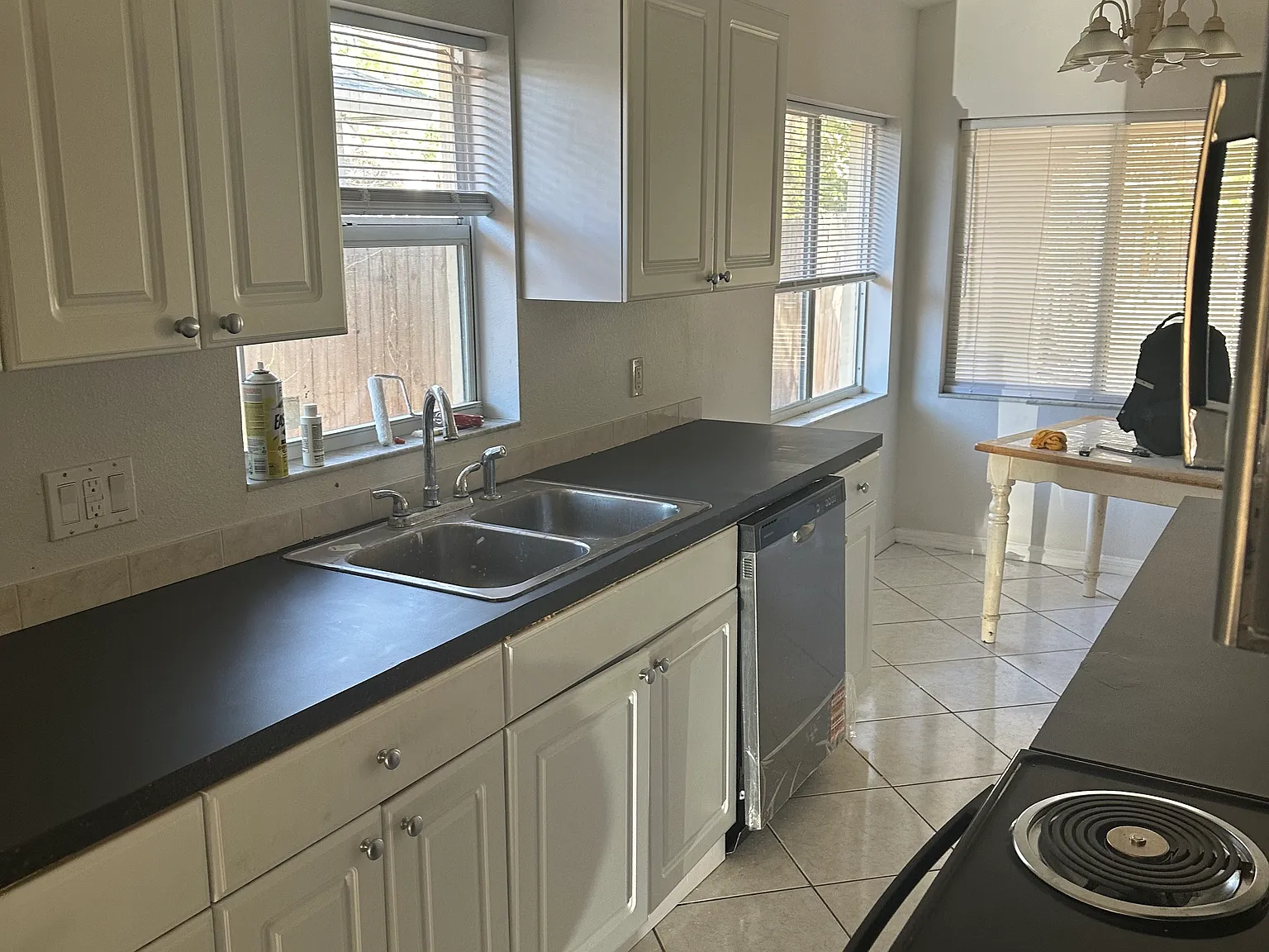 3 bed, 1347 sqft, $1,900 — Photo 2