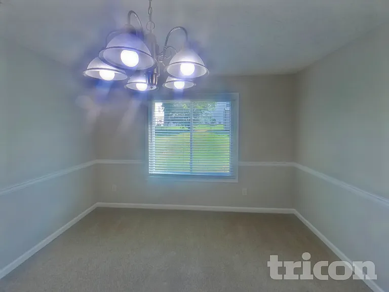 1916 Hillspring Ln — Photo 5