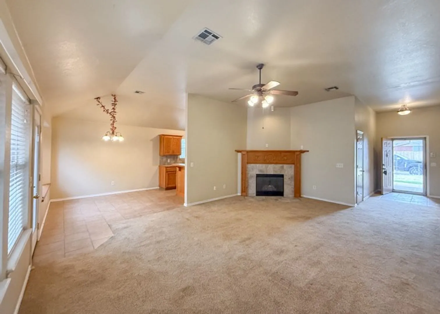 Beautiful Home in a Great Edmond Location! — Photo 2
