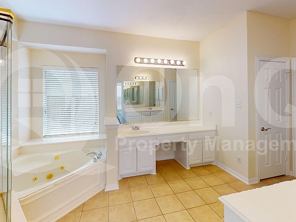 5th image of 740 Peco St