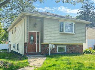 38 Moffitt Blvd, East Islip, NY 11730