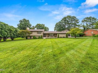 2012 W Velmetta Cir, Knoxville, TN 37920