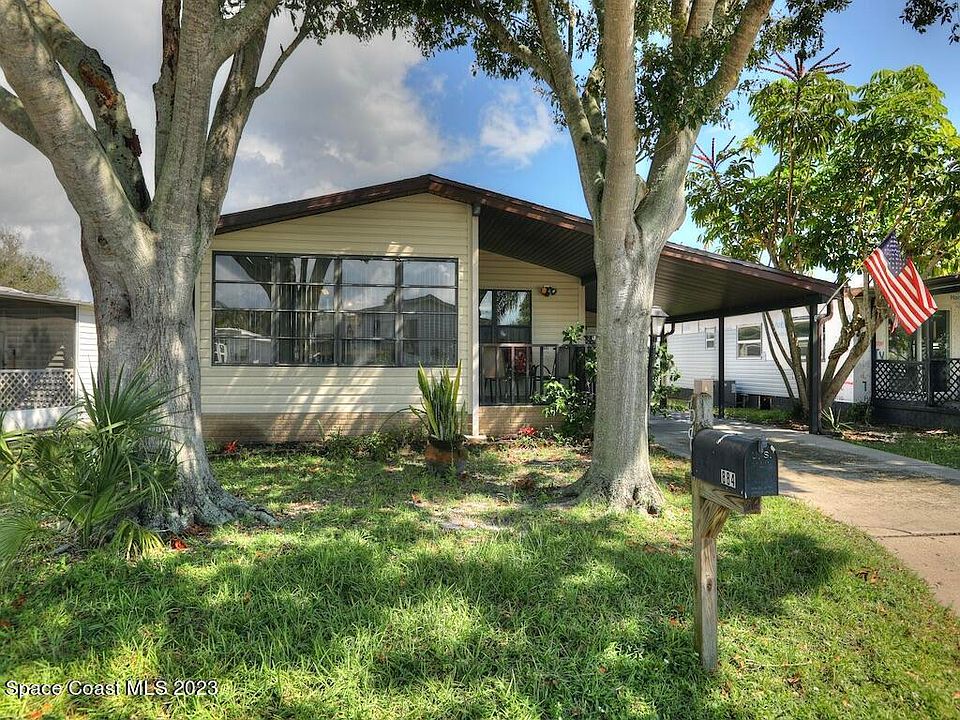 1st image of 884 Hawthorn Cir