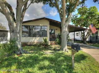 884 Hawthorn Cir, Barefoot Bay, FL 32976