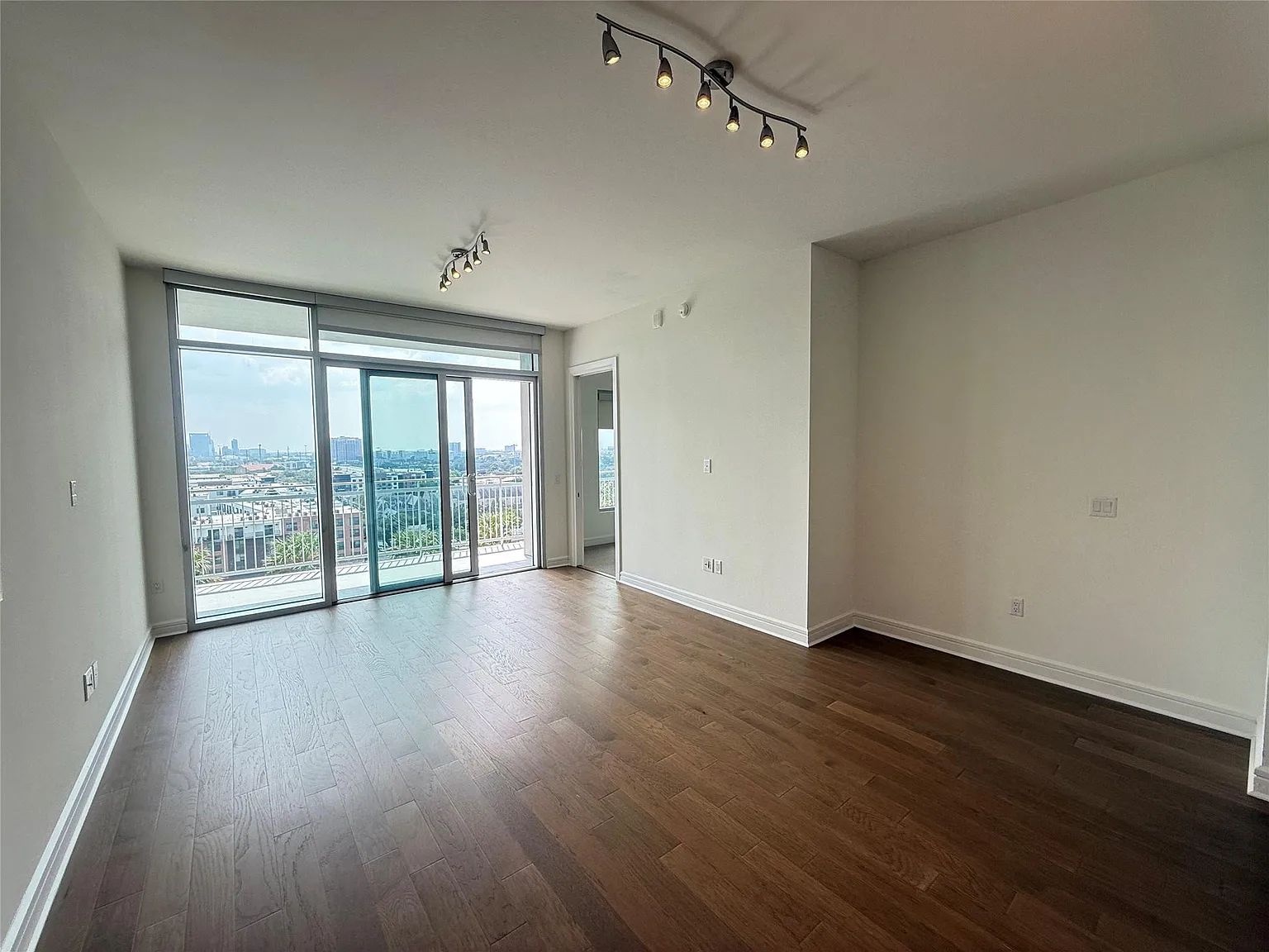 2 bed, 2.0 bath, 1335 sqft, $2,720 — Photo 3