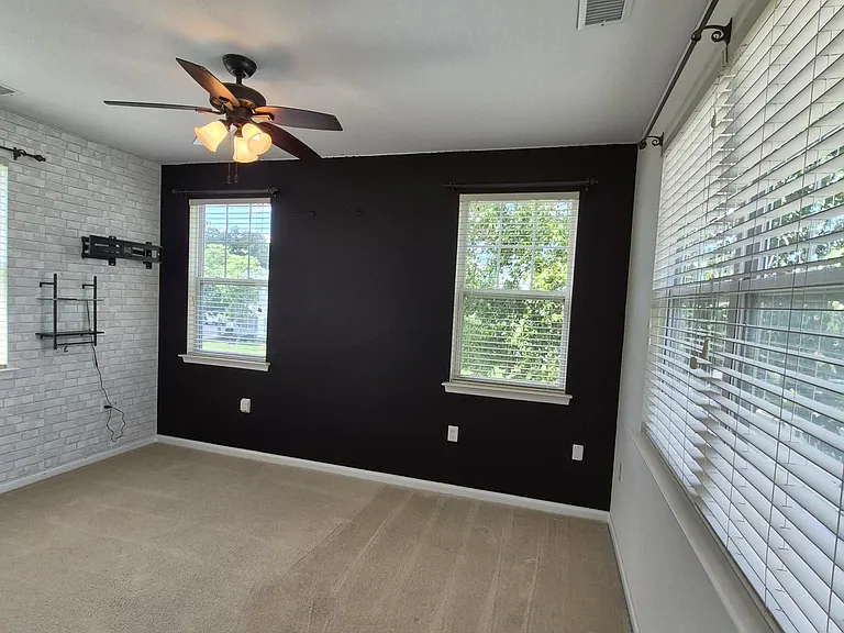 1325 Emsworth Dr — Photo 11