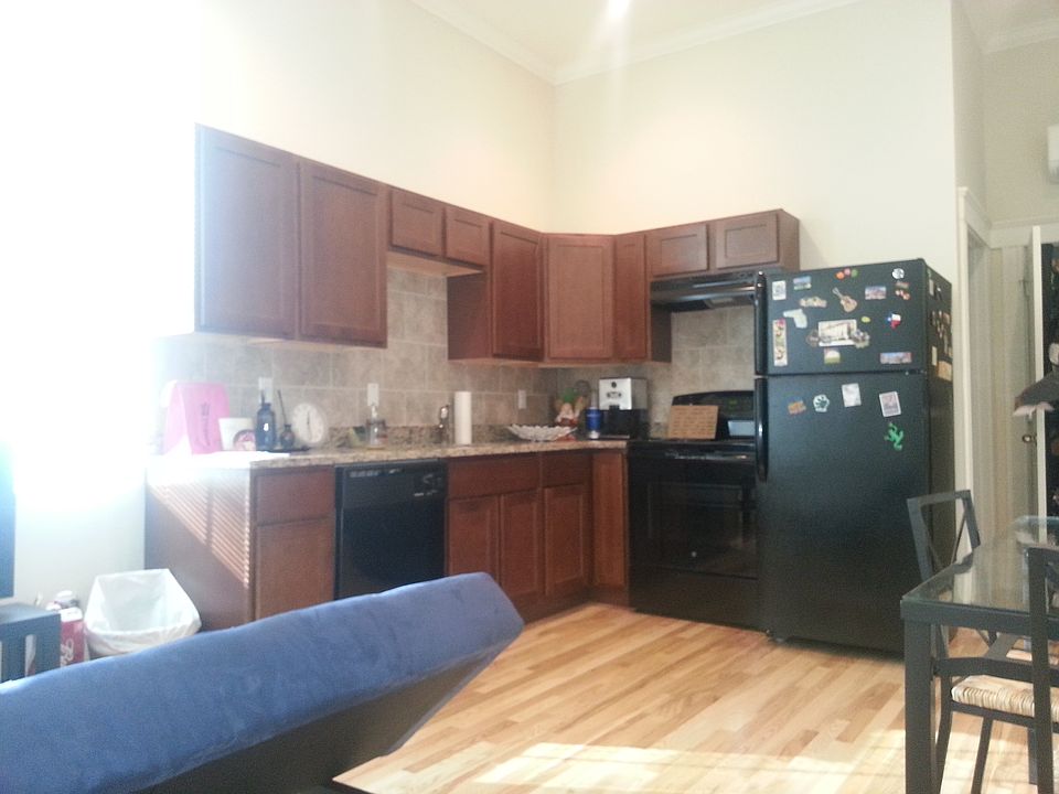 1st image of 17 Peabody Sq