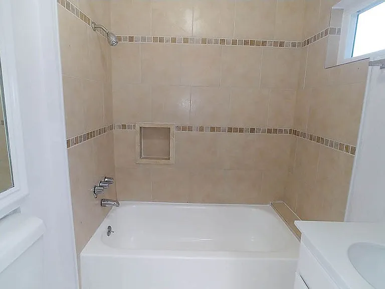 Five Star Suites — Photo 43