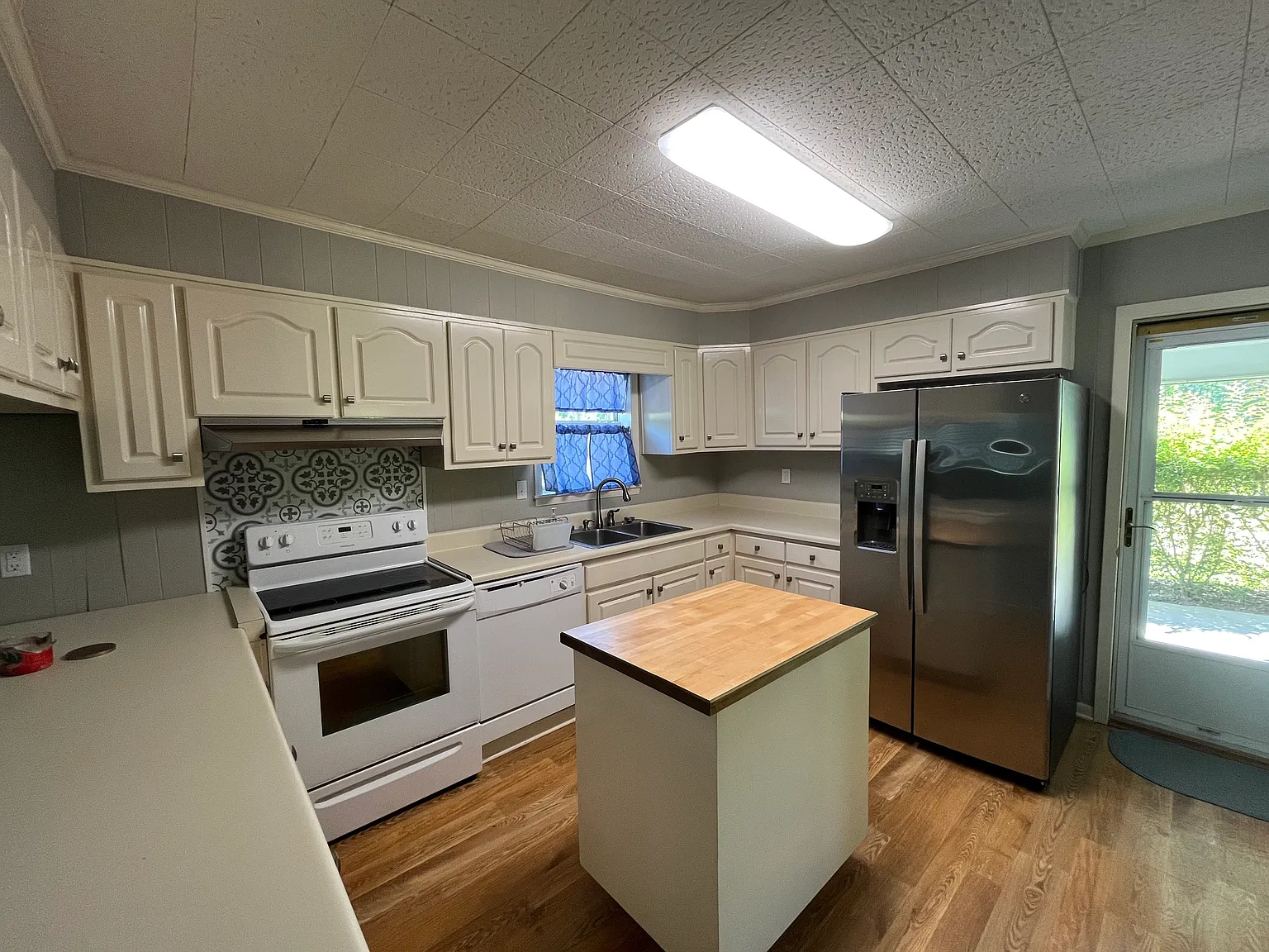 3 bed, 1713 sqft, $1,750 — Photo 2