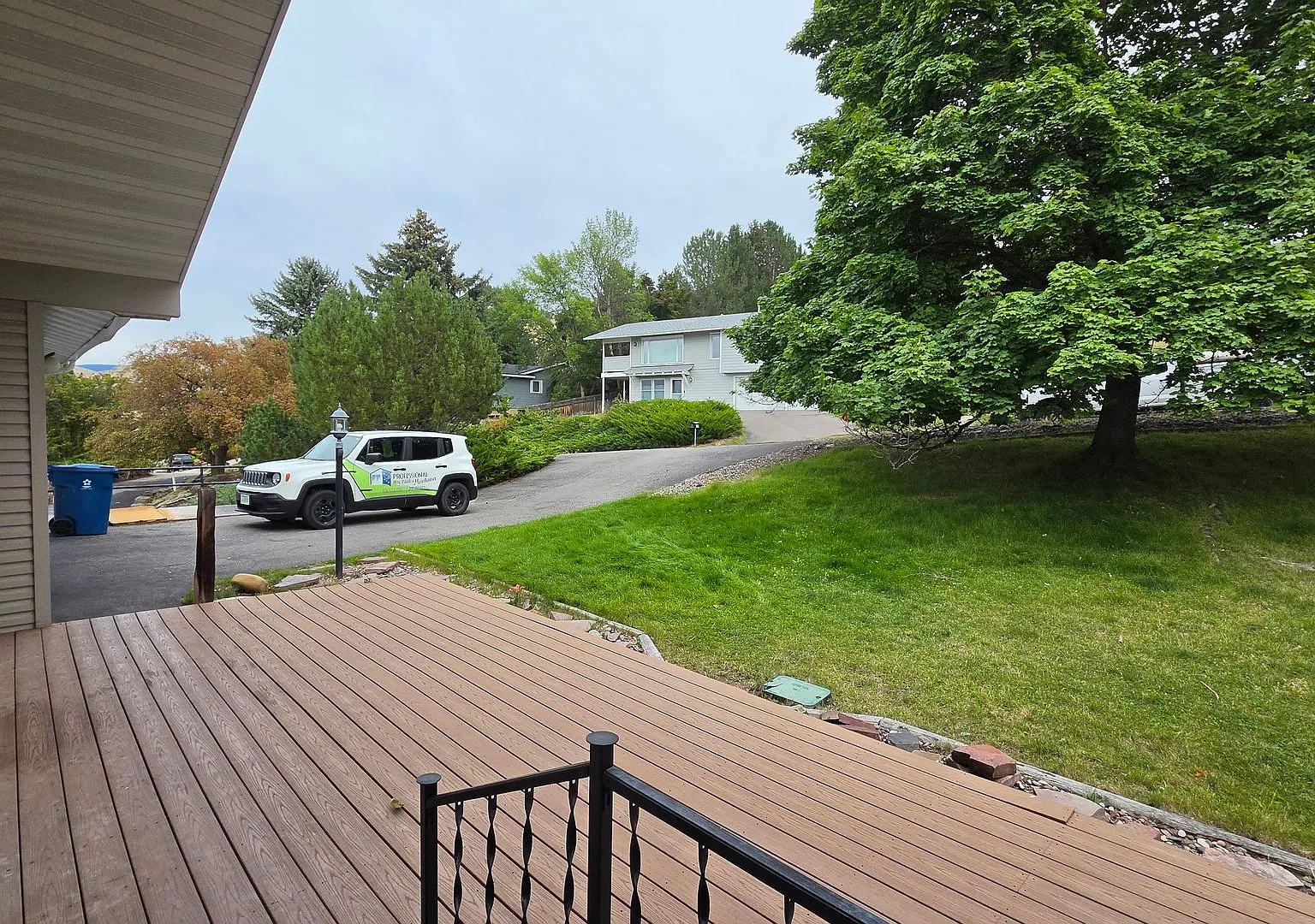 Beautiful Four Bedroom House with a Garage — Photo 2