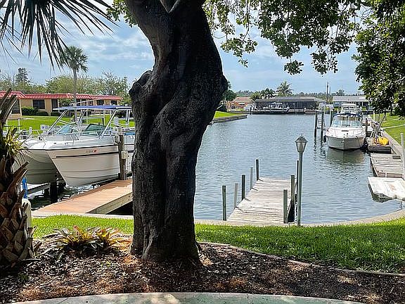 5th image of 3888 Catalina Dr