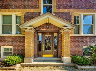 642 Adams St APT 2E, Oak Park, IL 60304