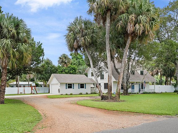 2nd image of 217 SE Oriole Avenue