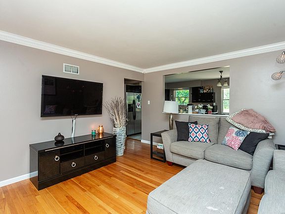 5th image of 4137 Behnke Ct
