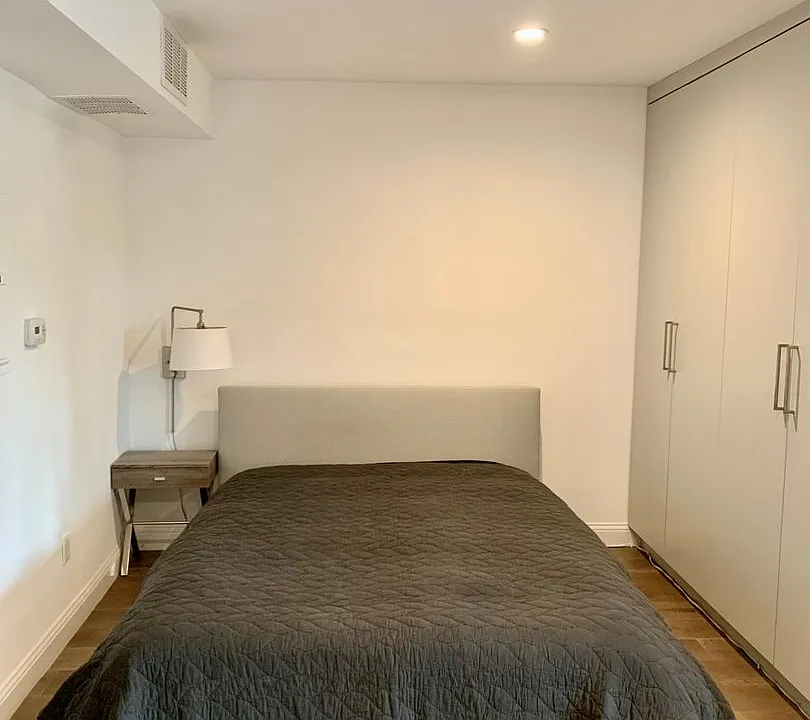 1105 Alta Loma Rd