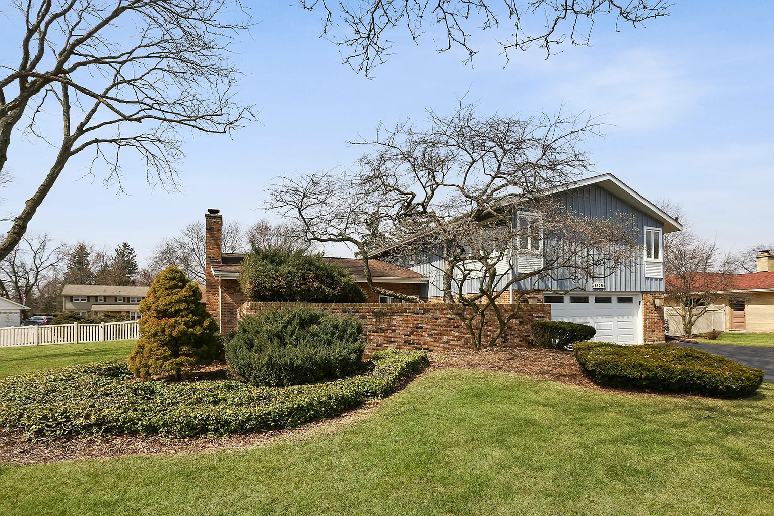 1528 Wadsworth Rd photo 1