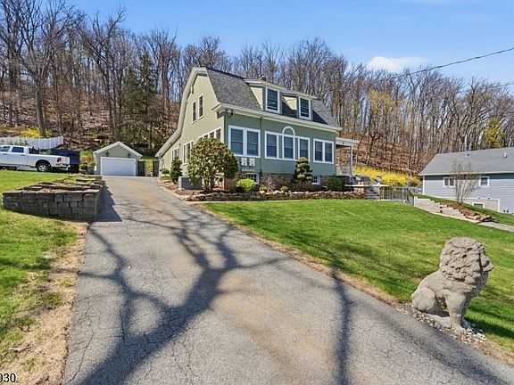 3rd image of 79 Ann St