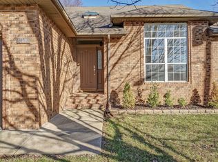 2116 S Oak Park Dr, Springfield, MO 65807