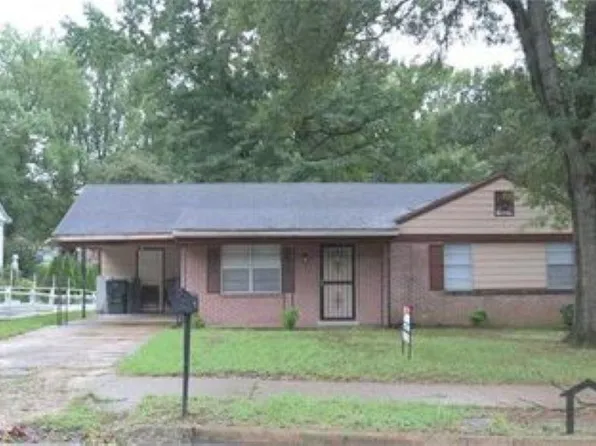 3735 Longmont Dr, Memphis, TN 38128