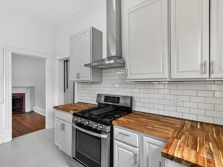 321 Orleans St SE — Photo 5