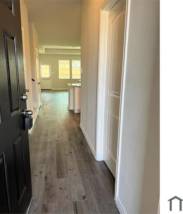 4 bed, 2.5 bath, 2538 sqft, $3,200 — Photo 2