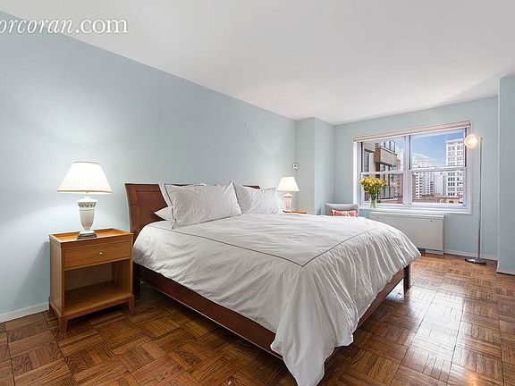 4th image of 20 E 9th St #10FG
