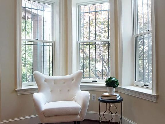 Classic Bayfront Window Seating