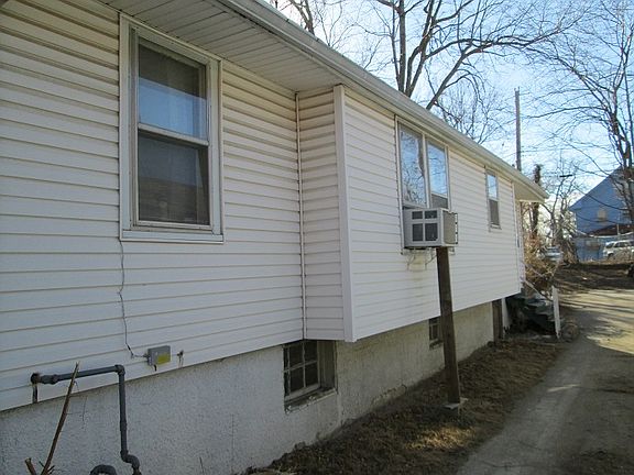 3rd image of 2833 E 10th St