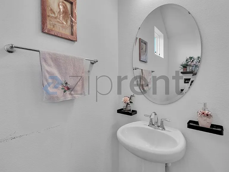 10382 Marconi Ave — Photo 16