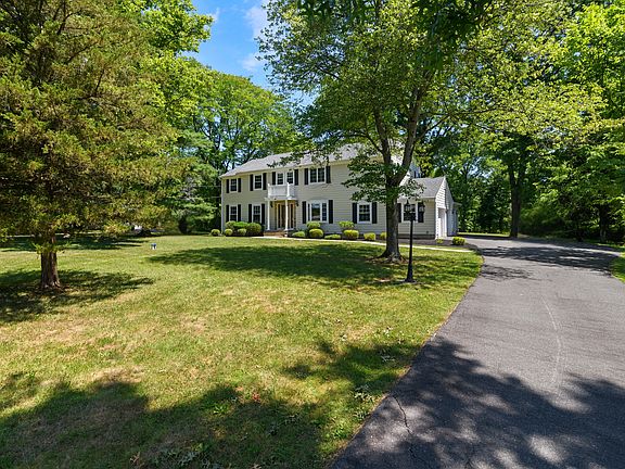 Exterior Driveway View