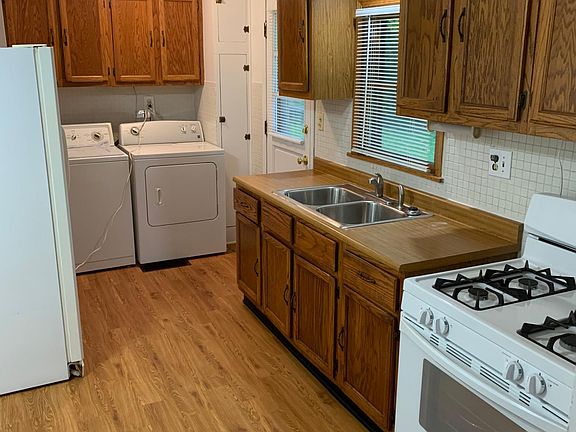 2nd image of 4116 Saint James Dr